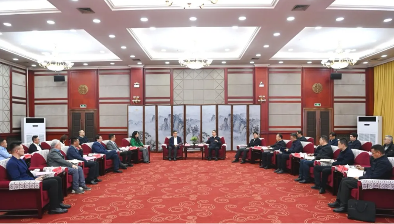 青海省人民政府与918博天娱乐官网动力签署战略相助协议